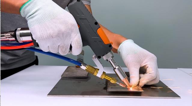 ช่างเชื่อมเลเซอร์สามารถเชื่อมโลหะได้หนาแค่ไหน?